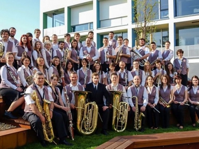 Fricsay Ferenc Városi Fúvószenekar koncertje az Agórában.